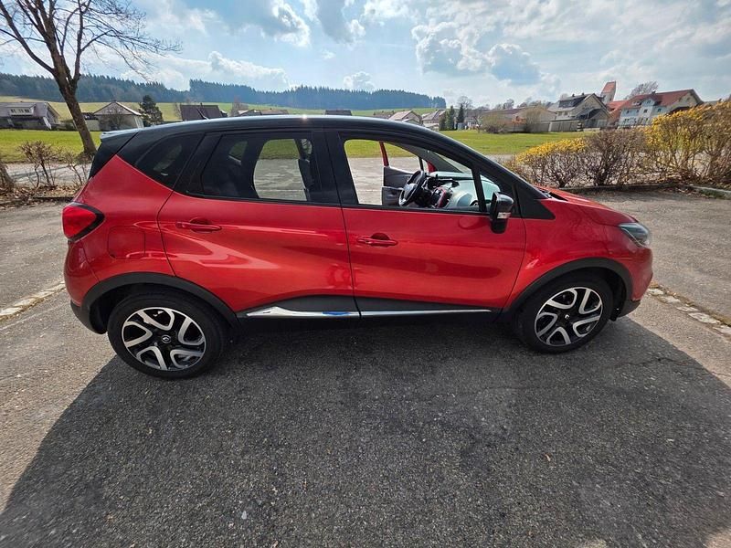 Gebraucht Renault Captur Elysee 118 PS (86 kW) 2016 Rot SUV