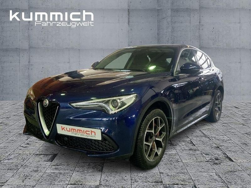 Blau Gebraucht 2018 Alfa Romeo Stelvio Super SUV | 21.300 € (Guter Preis) - Bild 1/4