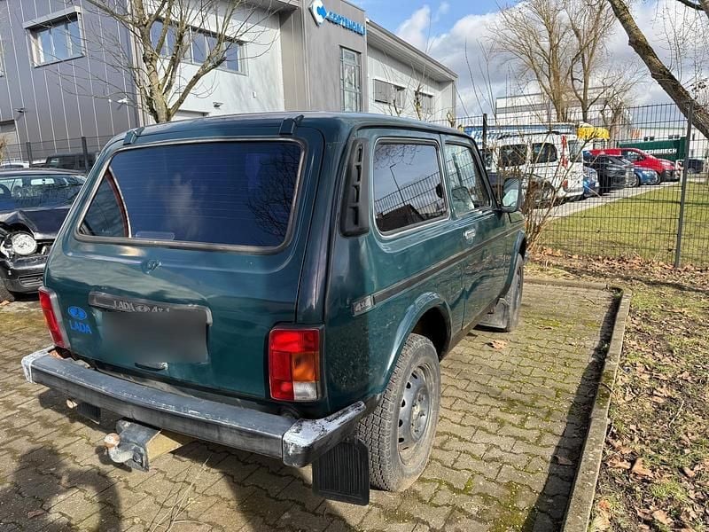 Gebraucht Lada niva 80 PS (58 kW) 2009 Grün SUV