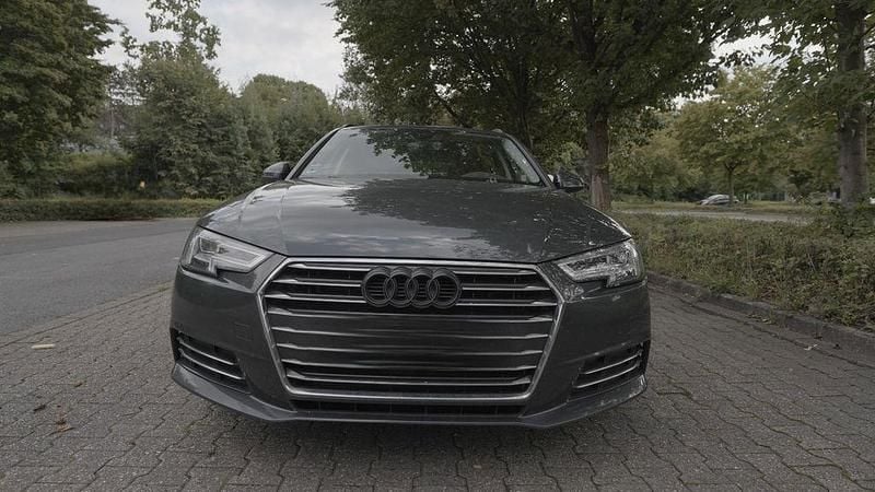 Grau Gebraucht 2016 Audi A4 Kombi | 13.000 € (Etwas zu teuer) - Bild 1/4