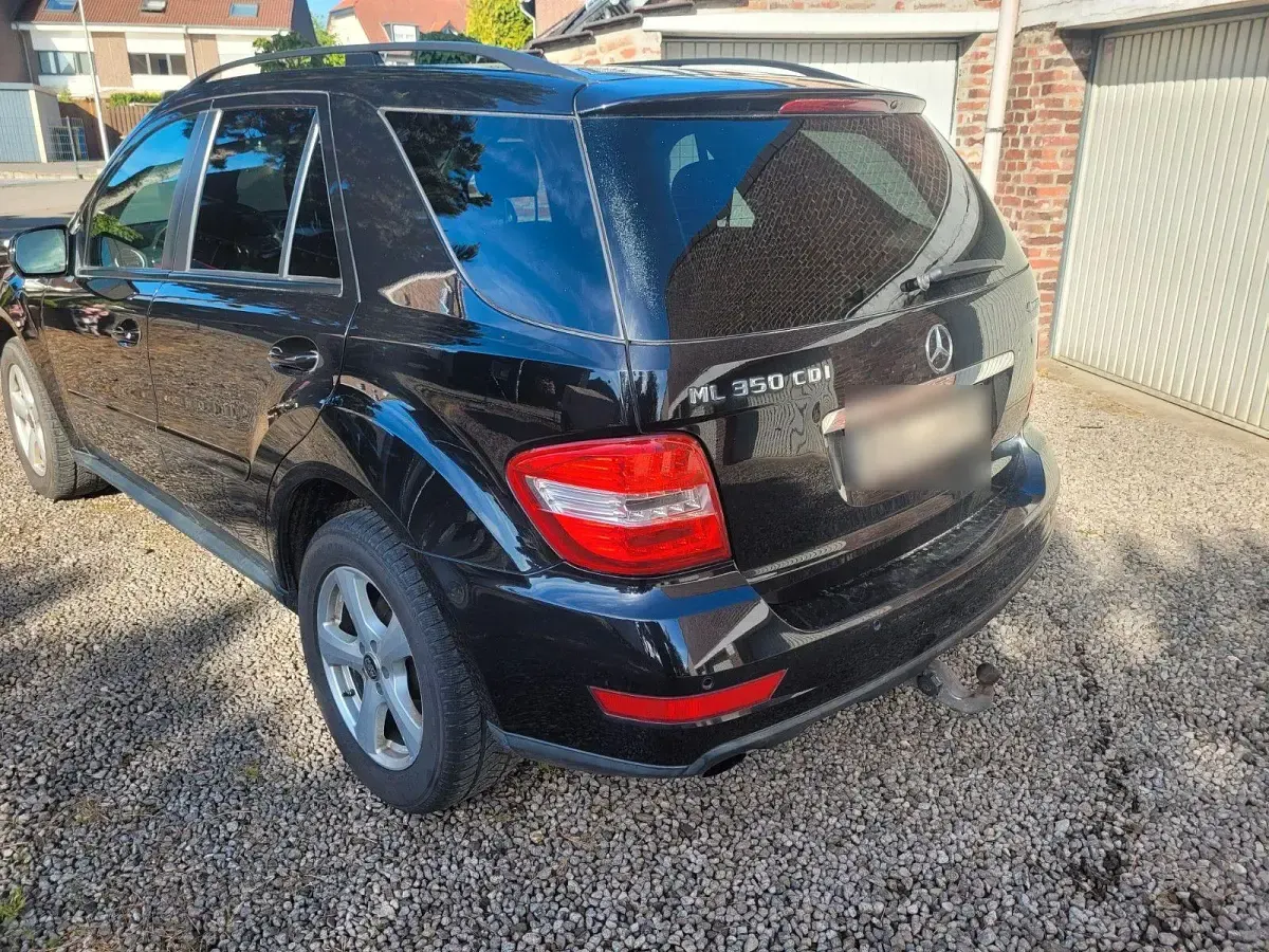 Gebraucht Mercedes ML350 231 PS (169 kW) 2010 Schwarz SUV