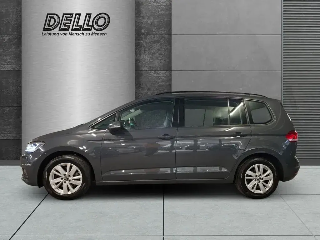 Second-hand VW Touran Comfortline 150 CP (110 kW) 2023 Gri Monovolum
