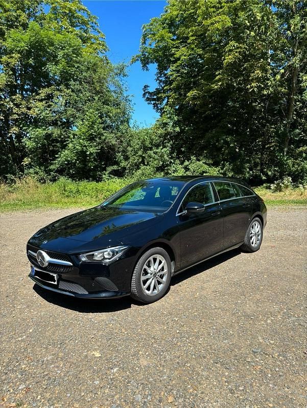 Schwarz Gebraucht 2022 Mercedes CLA180 Shooting Brake Progressive Kombi | 25.000 € (Guter Preis) - Bild 1/4
