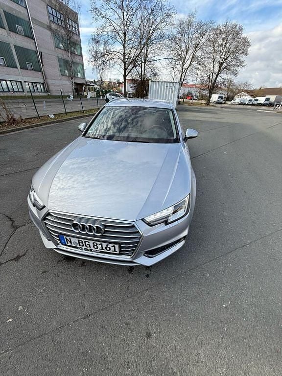 Silber Gebraucht 2018 Audi A4 Kombi | 11.900 € (Fairer Preis) - Bild 1/4