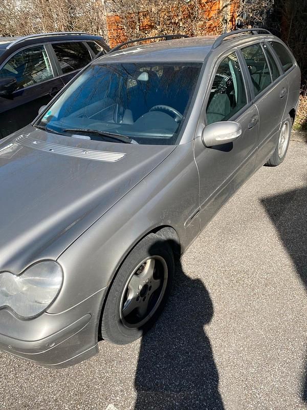 Braun Gebraucht 2002 Mercedes C220 Kombi | 1.200 € (Guter Preis) - Bild 1/4