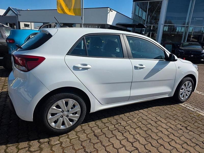 Gebraucht Kia Rio Edition 7 84 PS (61 kW) 2021 Weiß Limousine