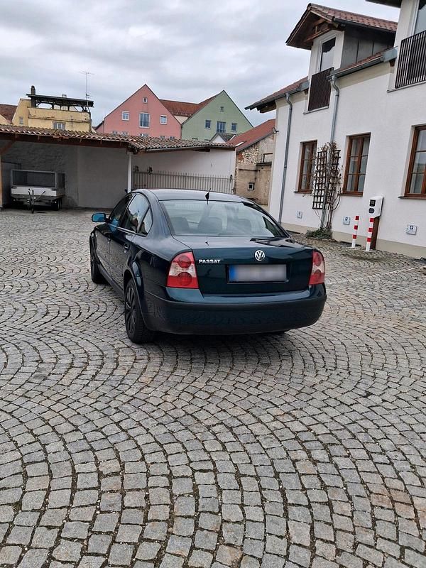 Gebraucht VW Passat 101 PS (74 kW) 2001 Grün Limousine