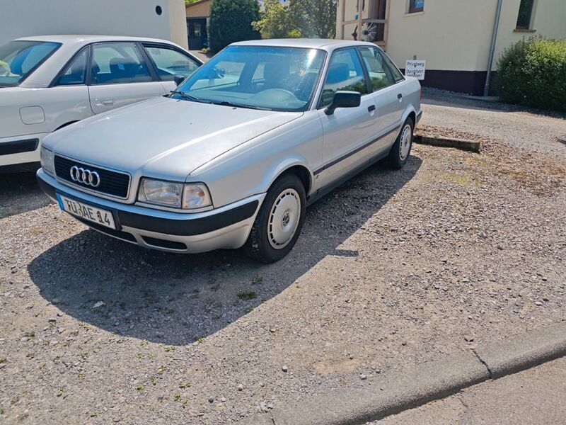Grau Gebraucht 1993 Audi 80 Limousine | 888 € - Bild 1/4
