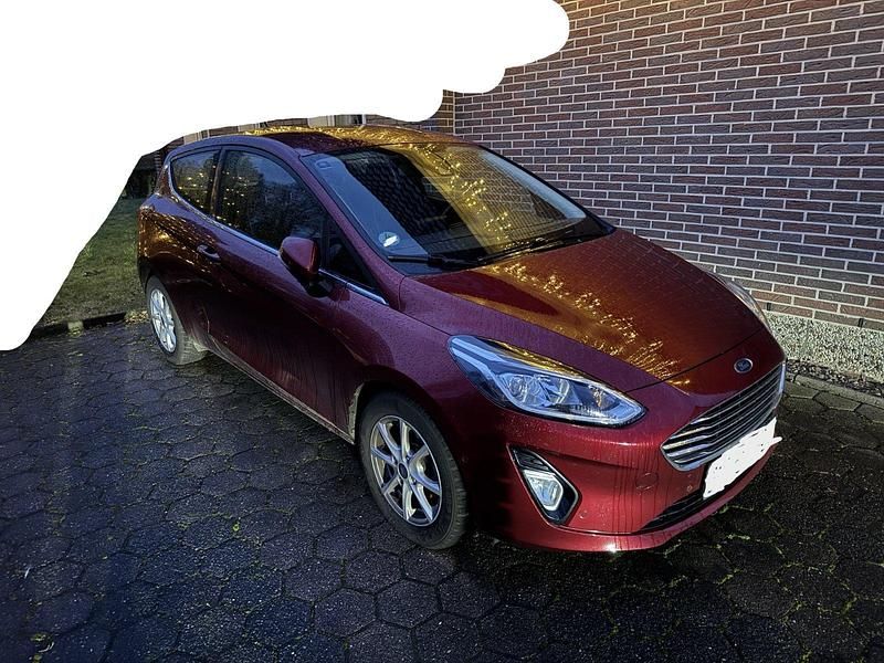 Gebraucht Ford Fiesta Titanium 100 PS (73 kW) 2018 Rot Kleinwagen