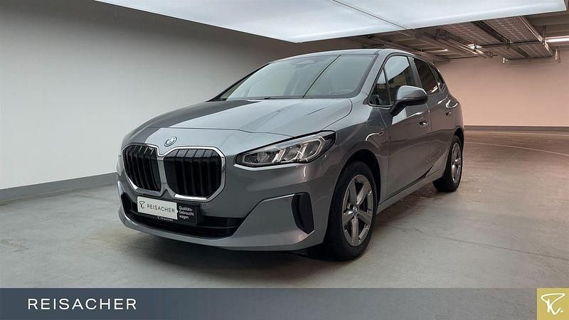 Skyscraper grau metallic Gebraucht 2022 BMW 225 Active Tourer Sport Line Van / Kleinbus | 29.990 € (Guter Preis) - Bild 1/4