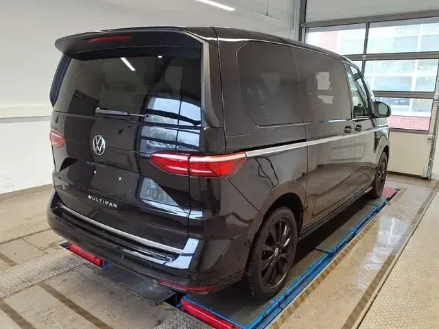 Gebraucht VW Multivan Style 150 PS (110 kW) 2025 Schwarzkeine angabe Van / Kleinbus