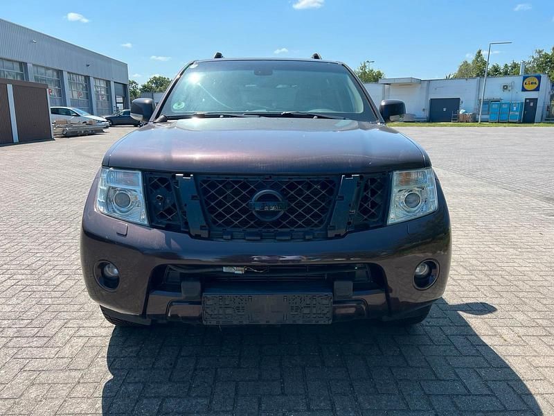 Braun Gebraucht 2015 Nissan Pathfinder SUV | 9.900 € - Bild 1/4