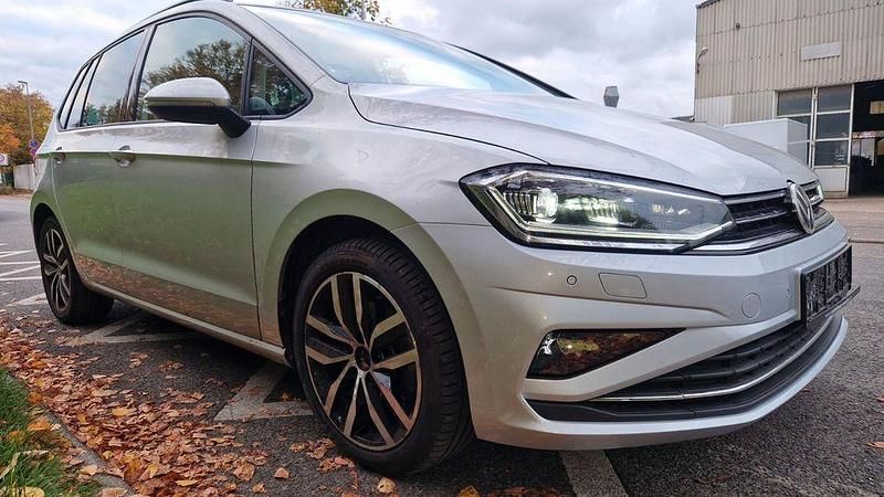 Silber Gebraucht 2019 VW Golf Sportsvan Join Van / Kleinbus | 17.400 € (Guter Preis) - Bild 1/4