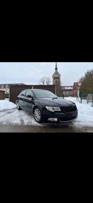 Schwarz Gebraucht 2009 Skoda Superb Ambition Limousine | 4.900 € (Superpreis) - Bild 1/4