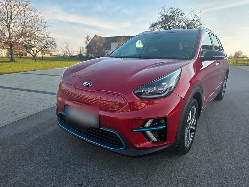 Gebraucht Kia e-Niro 150 kW (204 PS) 2022 Rot SUV