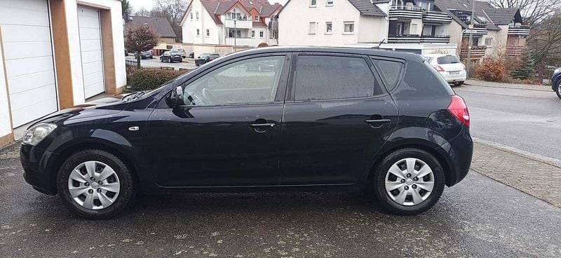 Schwarz Gebraucht 2007 Kia Ceed Kleinwagen | 2.500 € (Teuer) - Bild 1/4