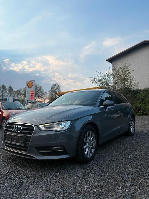 Gebraucht Audi A3 Attraction 116 PS (85 kW) 2015 Grau Limousine