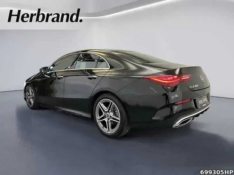 Gebraucht Mercedes CLA180 AMG 136 PS (100 kW) 2025 Metalliclack kosmosschwarz Limousine