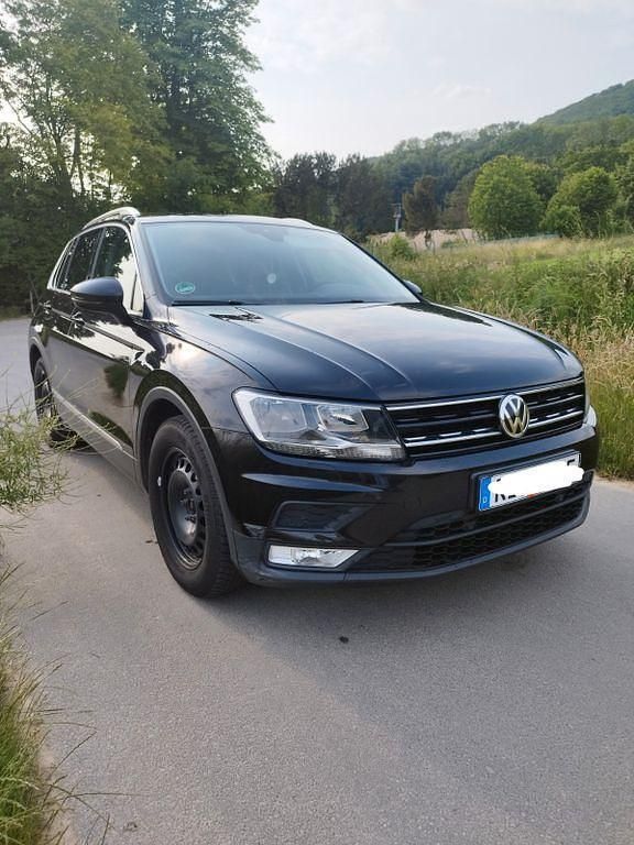 Schwarz Gebraucht 2016 VW Tiguan Trendline SUV | 15.900 € (Teuer) - Bild 1/4