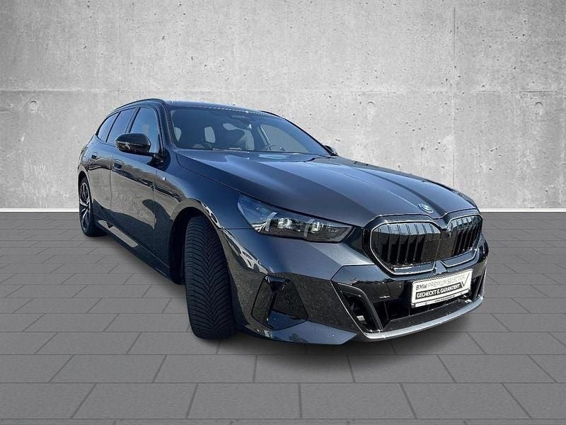 Gebraucht BMW 530e Performance 299 PS (219 kW) 2024 Grau Kombi