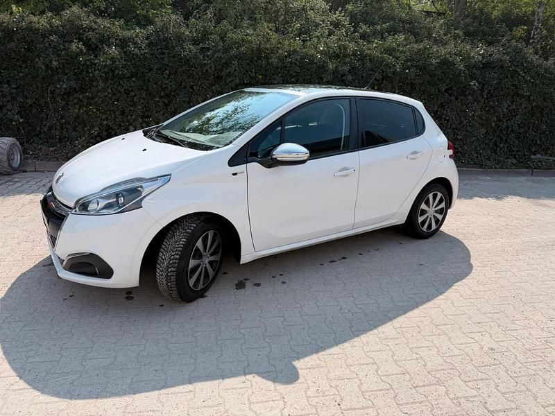 Second-hand Peugeot 208 Style 82 CP (60 kW) 2016 Alb Hatchback