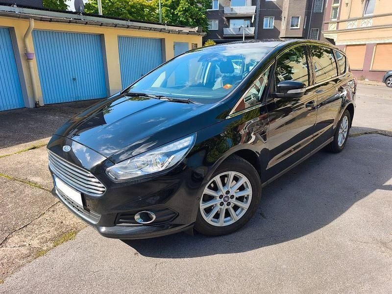 Schwarz Gebraucht 2017 Ford S-MAX Titanium Van / Kleinbus | 13.200 € (Guter Preis) - Bild 1/4