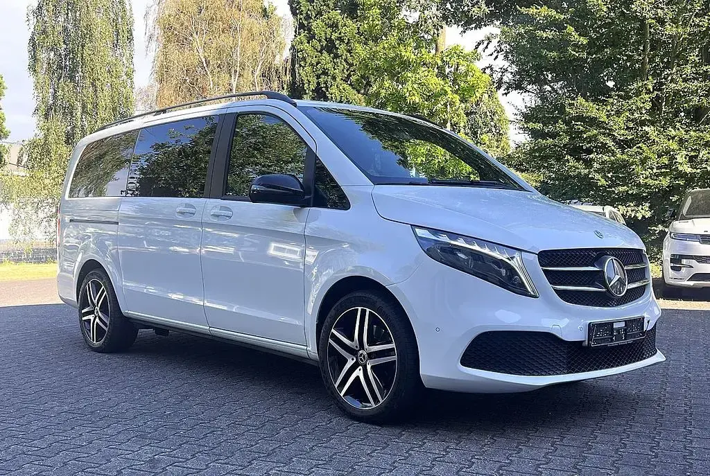 Gebraucht Mercedes V300 237 PS (174 kW) 2023 Weiß Van / Kleinbus