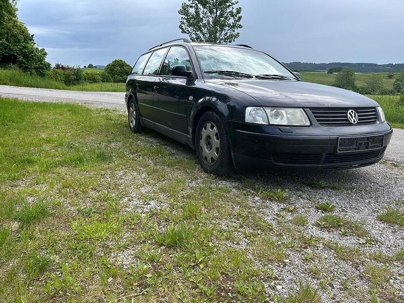 Schwarz Gebraucht 2000 VW Passat Kombi | 590 € (Superpreis) - Bild 1/4