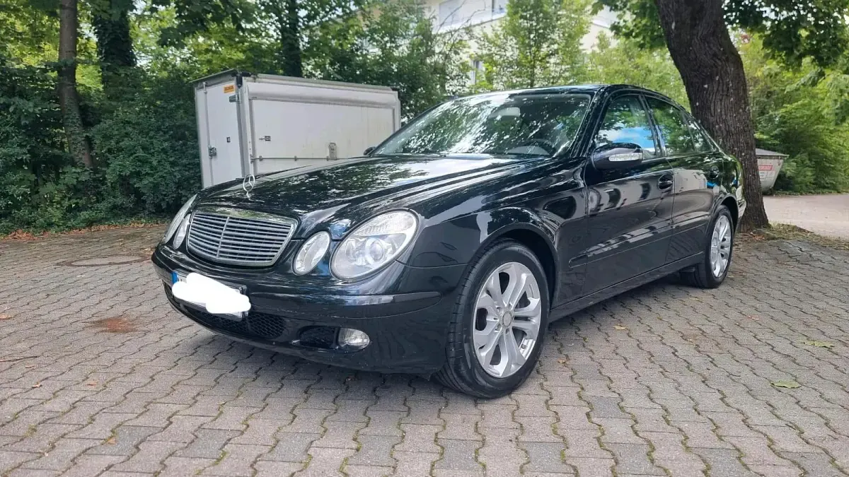 Gebraucht Mercedes E200 122 PS (89 kW) 2006 Schwarz Limousine