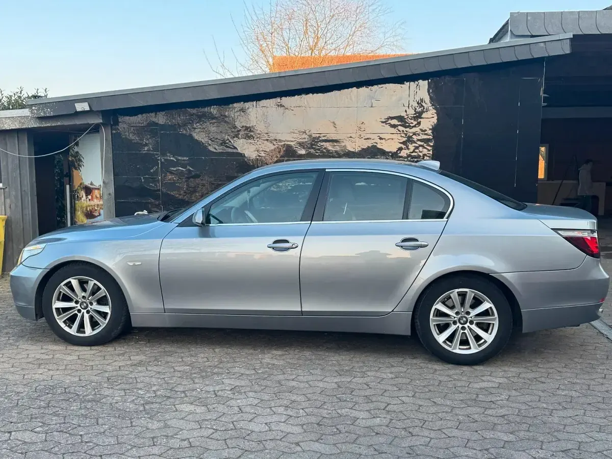 Gebraucht BMW 525 177 PS (130 kW) 2004 Silber Limousine