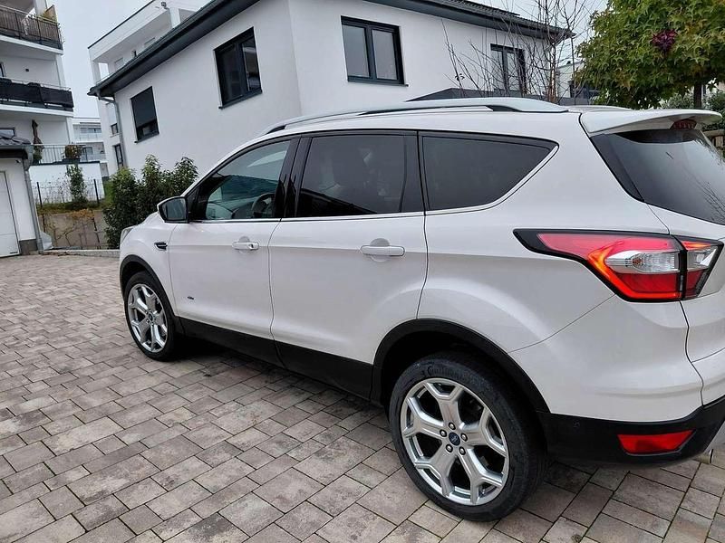 Gebraucht Ford Kuga Titanium 179 PS (131 kW) 2018 SUV