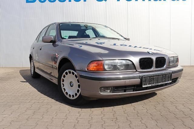 Silber Gebraucht 1996 BMW 520 Limousine | 5.990 € (Teuer) - Bild 1/4