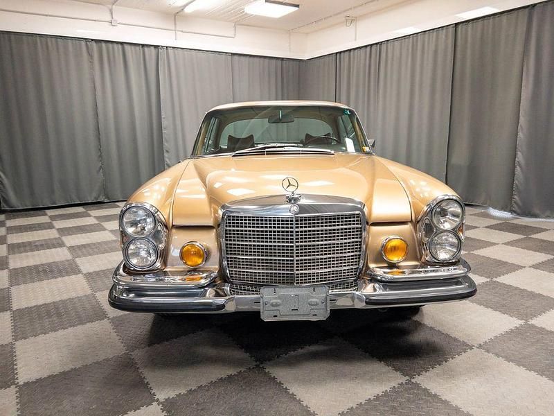 Gebraucht Mercedes 280 SE 160 PS (117 kW) 1970 Gold Limousine