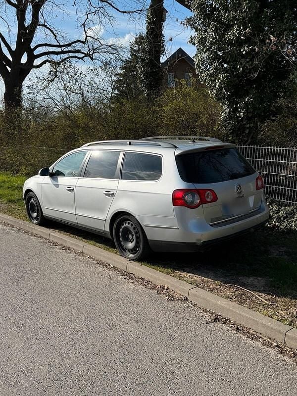 Gebraucht VW Passat 140 PS (102 kW) 2005 Silber Kombi