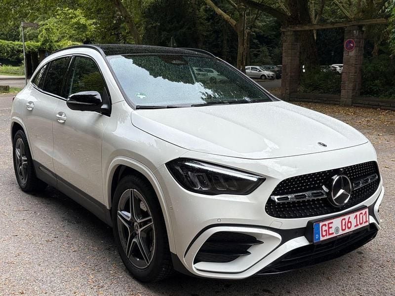 Weiß Gebraucht 2025 Mercedes GLA200 AMG SUV | 39.499 € (Guter Preis) - Bild 1/4