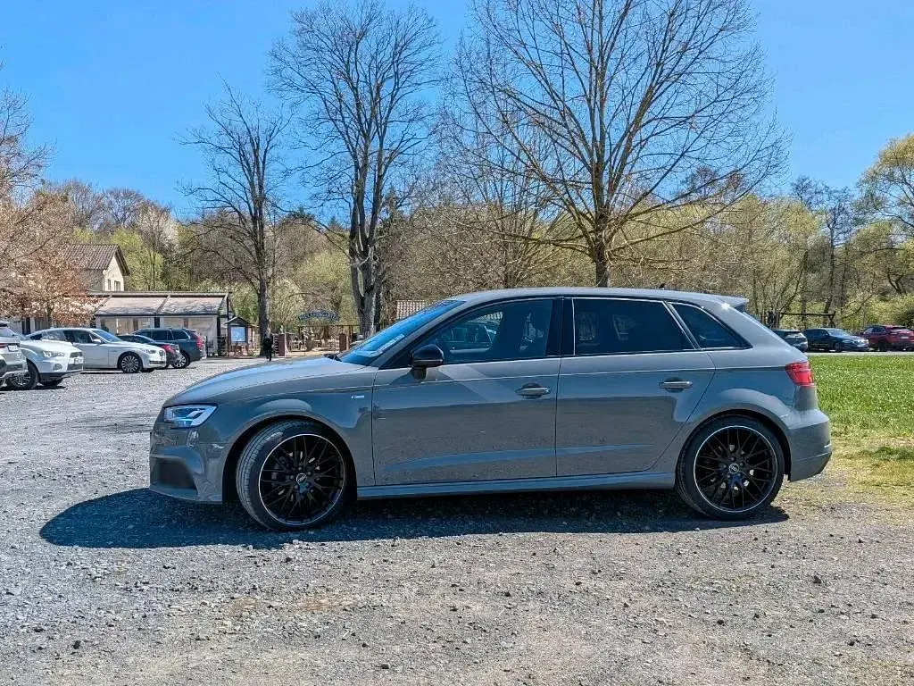 Gebraucht Audi A3 Comfort 150 PS (110 kW) 2019 Grau Limousine