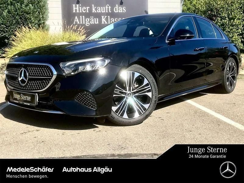 Lack obsidianschwarz Gebraucht 2023 Mercedes E220 Avantgarde Limousine | 45.920 € (Guter Preis) - Bild 1/4