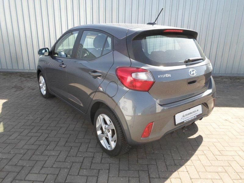 Gebraucht Hyundai i10 Trend 67 PS (49 kW) 2021 Grau Kleinwagen