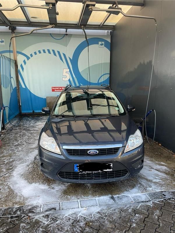 Grau Gebraucht 2011 Ford Focus Kombi | 1.600 € (Superpreis) - Bild 1/4