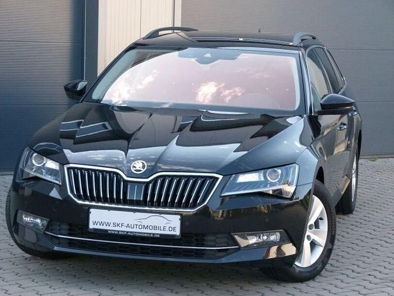 Gebraucht Skoda Superb 132 PS (97 kW) 2018 Schwarzmagic perleffekt Kombi
