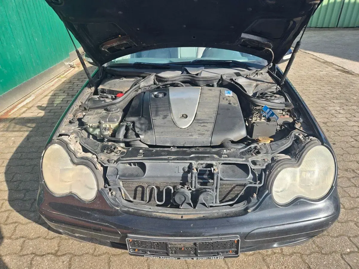 Używany Mercedes 200 122 KM (89 kW) 2003 Czarny Kombi