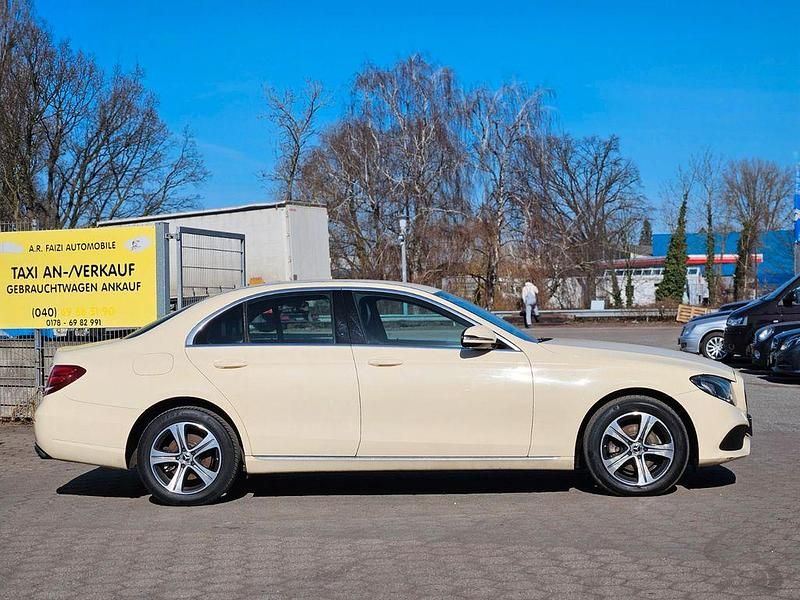 Gebraucht Mercedes E200 Avantgarde 150 PS (110 kW) 2019 Hellelfenbein  unilack Limousine