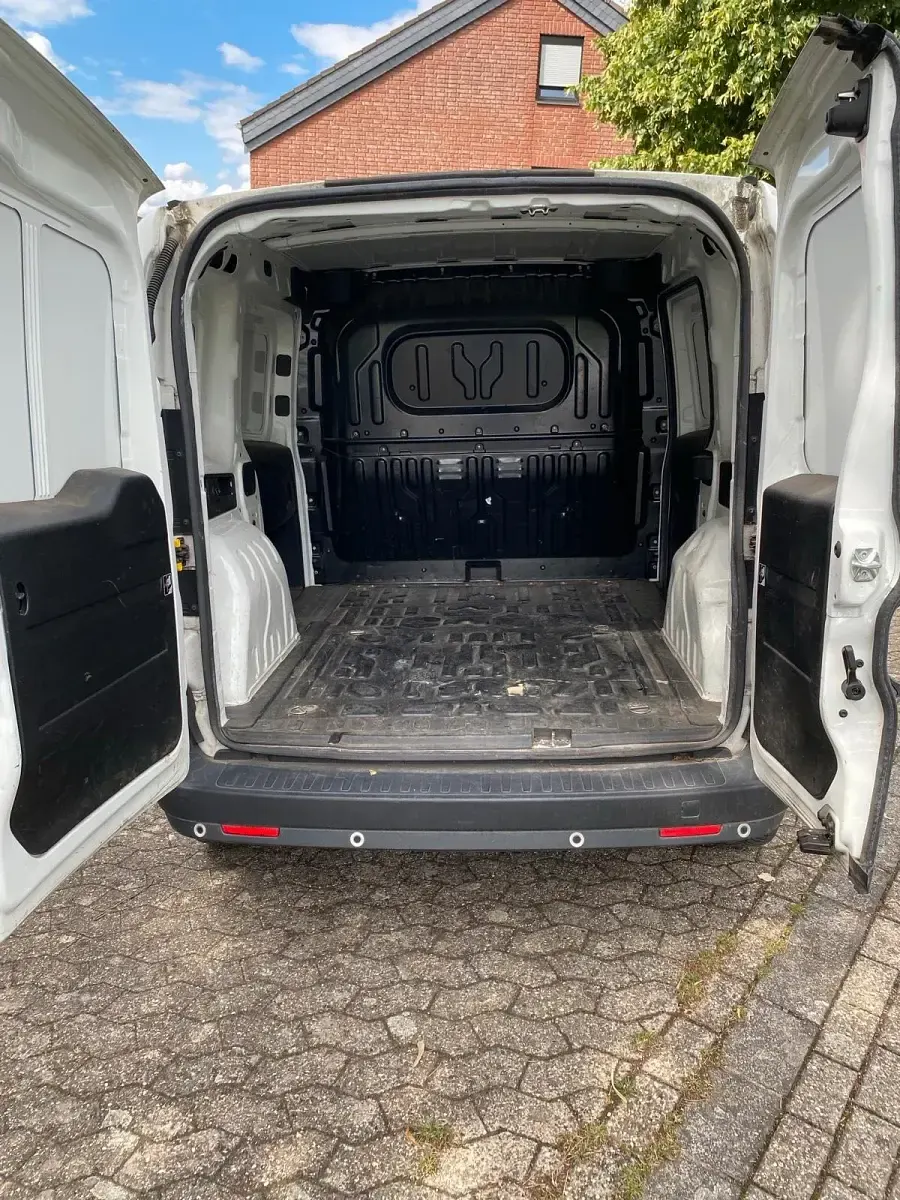 Gebraucht Fiat Doblò 95 PS (69 kW) 2016 Weiß Van / Kleinbus