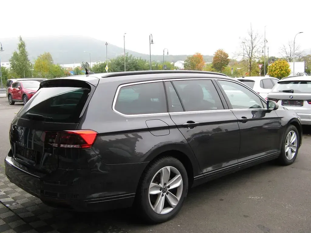 Używany VW Passat 200 KM (147 kW) 2023 Szary Kombi