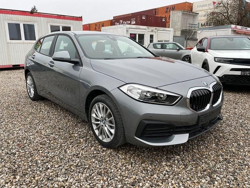 Grau Gebraucht 2023 BMW 118 Advantage Kleinwagen | 20.950 € (Superpreis) - Bild 1/4