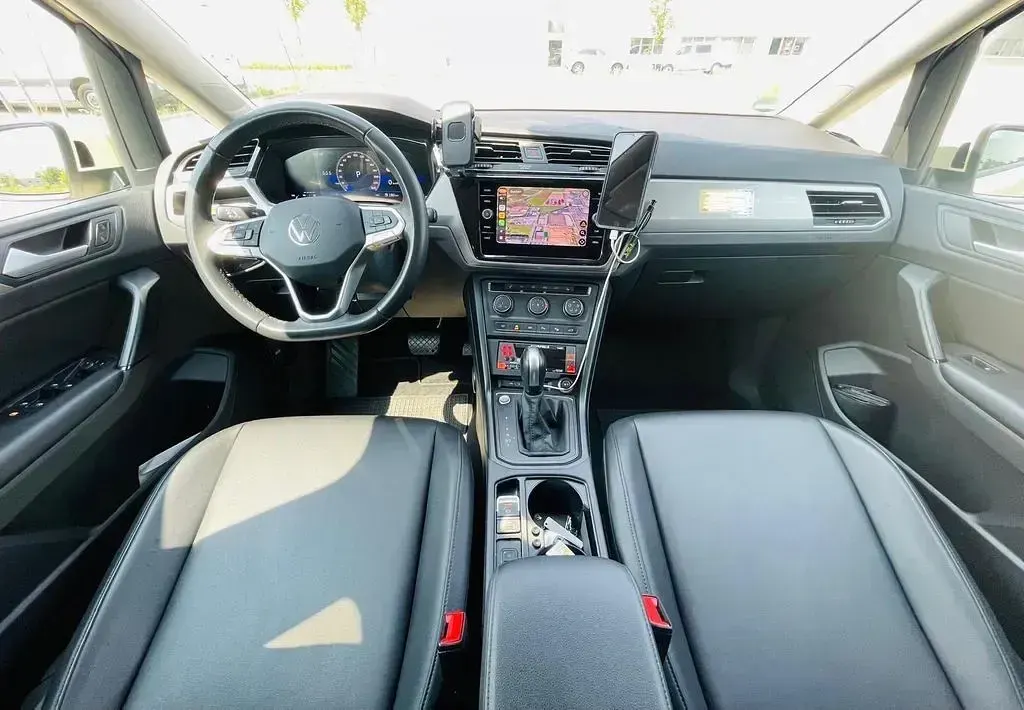 Gebraucht VW Touran 150 PS (110 kW) 2024 Gelb Van / Kleinbus