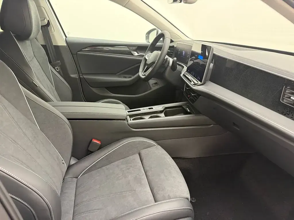 Neu VW Passat Business 150 PS (110 kW) 2026 Weiß Kombi