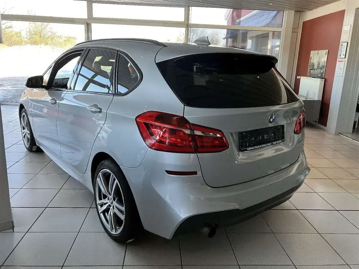 Gebraucht BMW 218 M Sport 136 PS (100 kW) 2016 Silber Van / Kleinbus
