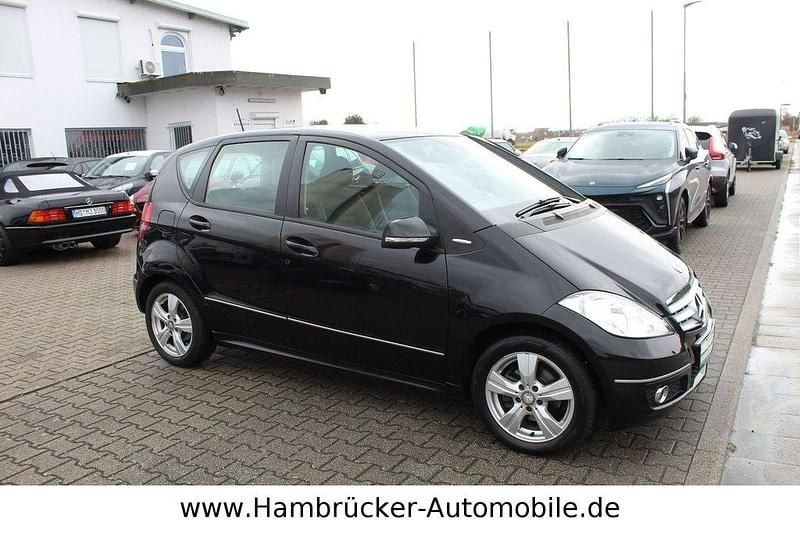 Gebraucht Mercedes A180 109 PS (80 kW) 2011 Schwarz Limousine