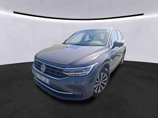 Delfingrau metallic (metallic) Gebraucht 2022 VW Tiguan Life SUV | 24.950 € (Superpreis) - Bild 1/3